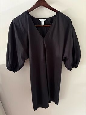H&M Woman Black V-Neck Pullover Tunic Top Size Small
